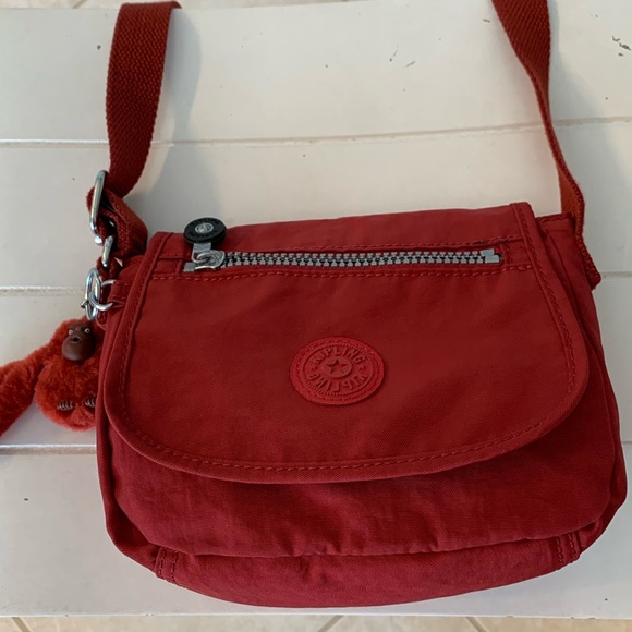 Kipling Crossbody/Shoulder bag in Deep Red Nylon. - Picture 2 of 8